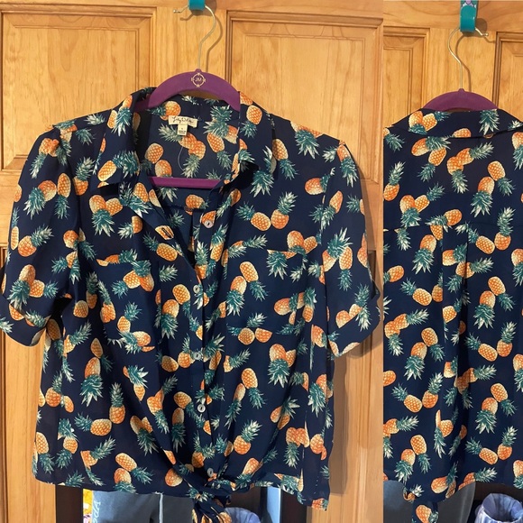 Pineapple button down top - Picture 3 of 3